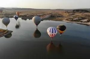 Frig Vadisi’ndeki sıcak hava balon uçuşları turizmcilerin yüzünü güldürdü