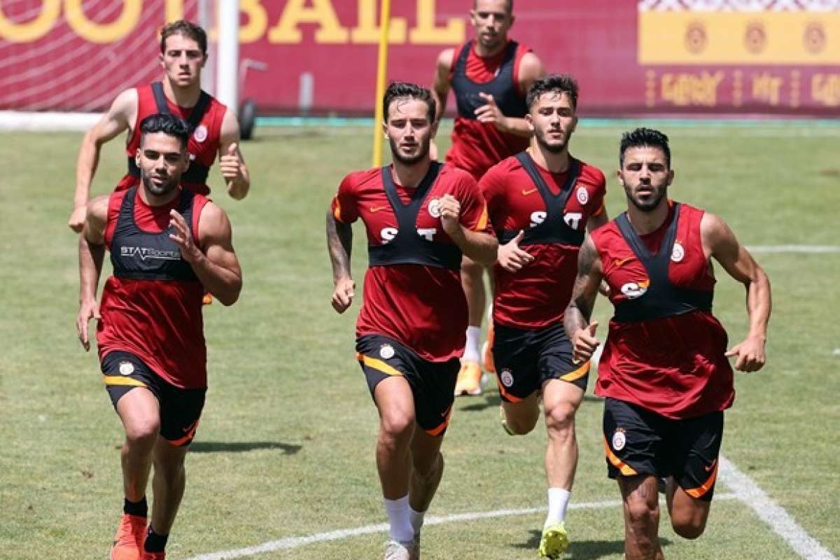 Galatasaray, günü çift idmanla tamamladı