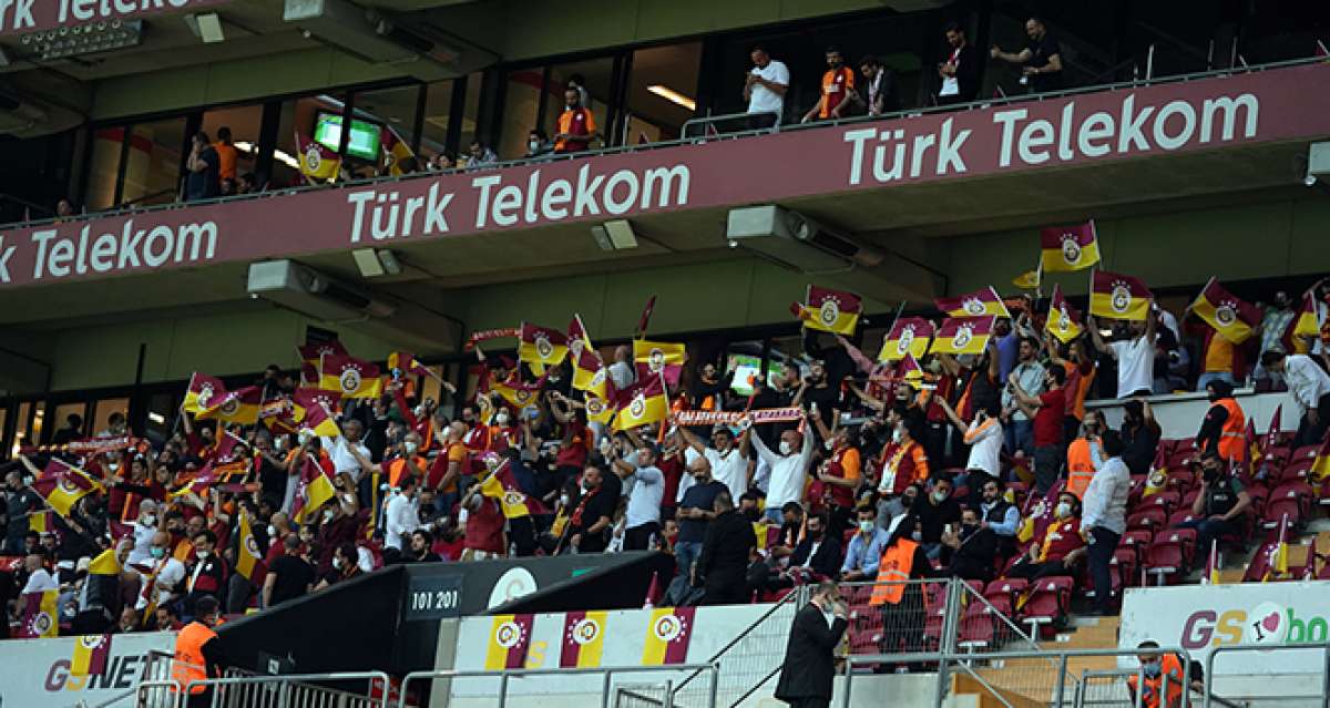 Galatasaray - Yeni Malatyaspor maçını taraftarlar da izledi