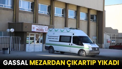 Gassal mezardan çıkartıp yıkadı