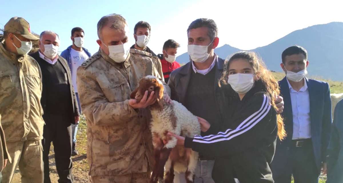 Gazi kızından komutana 'kınalı kuzu' sürprizi