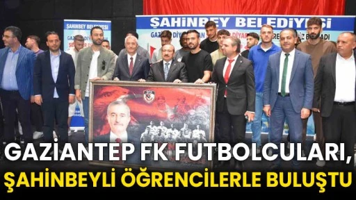 Gaziantep FK futbolcuları, Şahinbeyli öğrencilerle buluştu