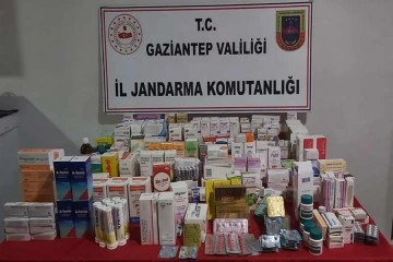 Gaziantep'te Bir Suriyeli'nin evinde çok sayıda kaçak ürün ele geçirildi