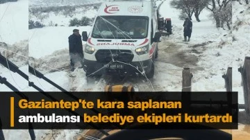 Gaziantep'te kara saplanan ambulansı belediye ekipleri kurtardı