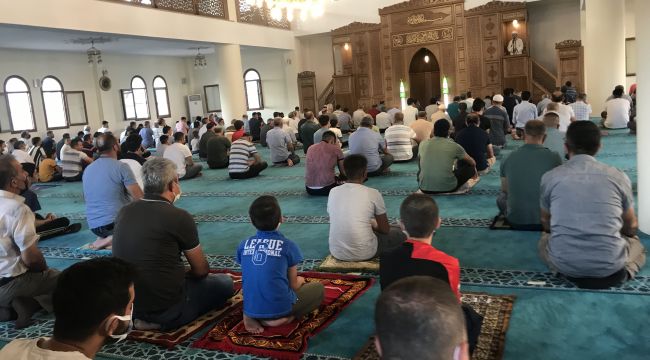 Gaziantep’te Kurban Bayramı namazında camiler doldu taştı-