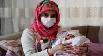 Yoğun bakımdayken doğum yapan anneden &quot;aşı olun&quot; çağrısı