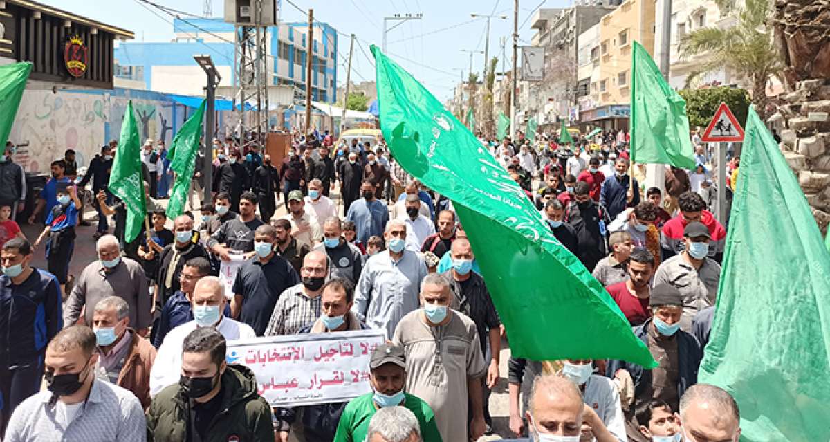 Gazze'de genel seçimlerin ertelemesine karşı protesto