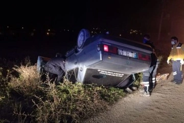 Gece kaza yapan sürücüyü sabah işçiler araç içinde buldu