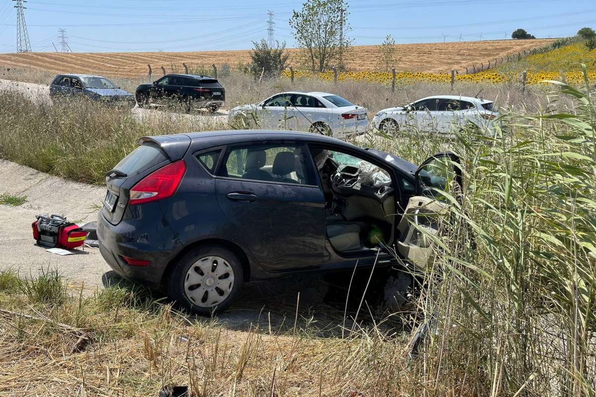 Gelibolu'da feci kaza, araçlar kafa kafaya çarpıştı: 2 ölü