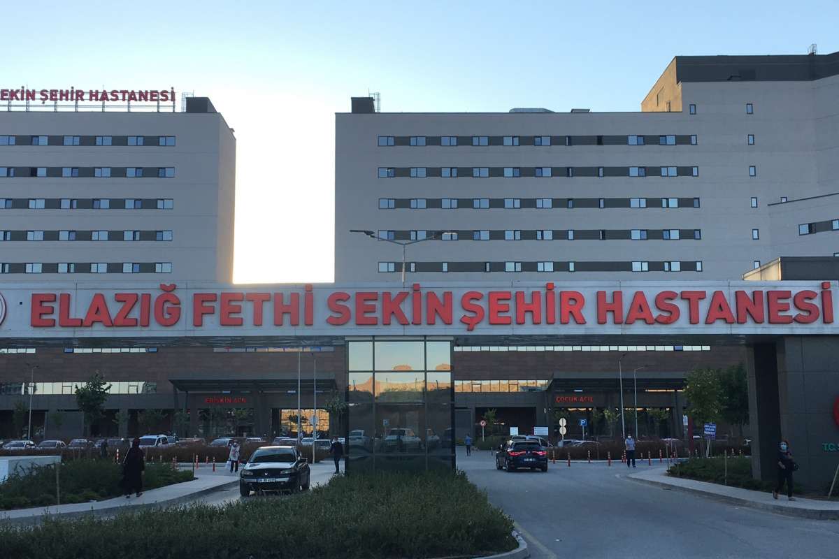 Genç hemşire görevi başında kalbine yenik düştü