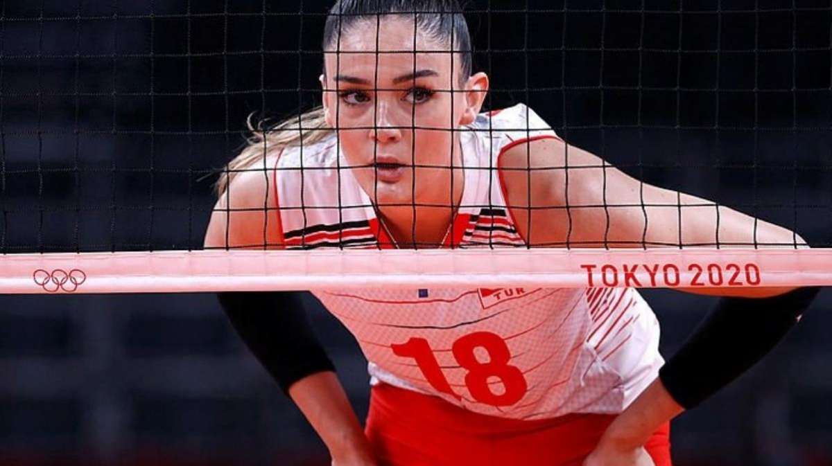 Güney Kore'de gündem Zehra Güneş! Milli voleybolcumuza evlilik teklifi yağıyor