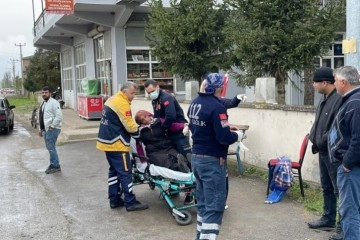 Hafif ticari araç otomobille kafa kafaya çarpıştı: 2 yaralı