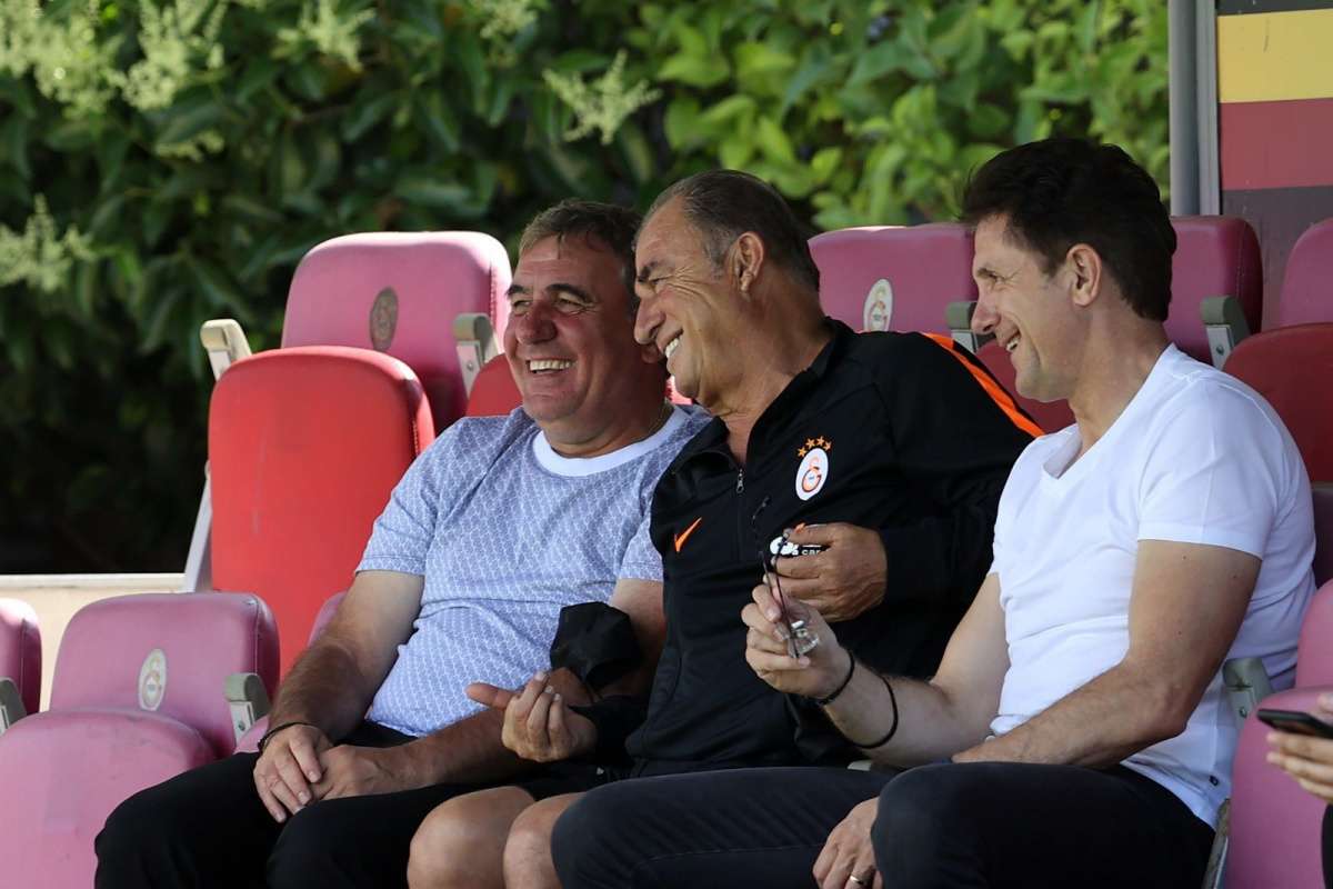 Hagi ve Popescu'dan Galatasaray'a ziyaret