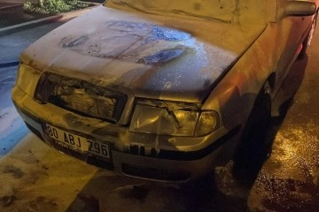 Hastane otoparkında çıkan otomobil yangını korkuttu