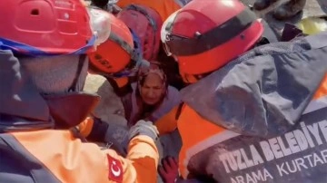 Hatay'da depremden 33 saat sonra enkazdan 3 kişi kurtarıldı