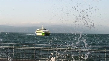 Hava muhalefeti nedeniyle İstanbul'da bazı deniz seferleri iptal edildi