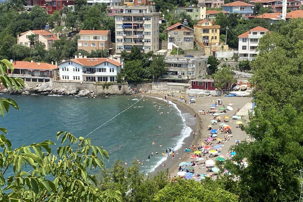 Hava sıcaklığı 30 dereceye ulaştı, vatandaş plaja akın etti