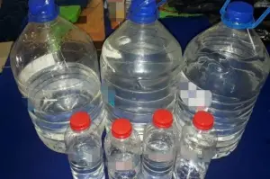 İş yerinde 15 litre kaçak alkol ele geçirildi