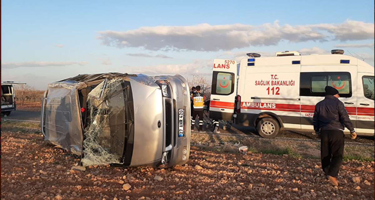 İşçileri taşıyan midibüs takla attı: 8 yaralı