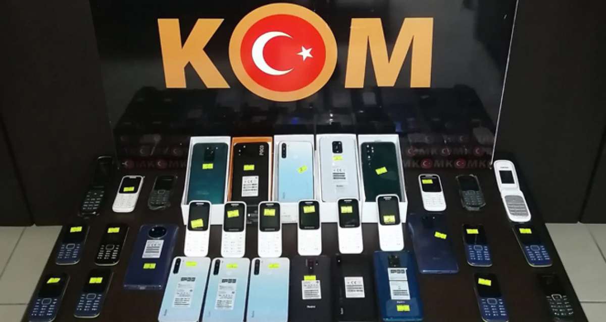 İskenderun'da 33 kaçak telefon ele geçirildi