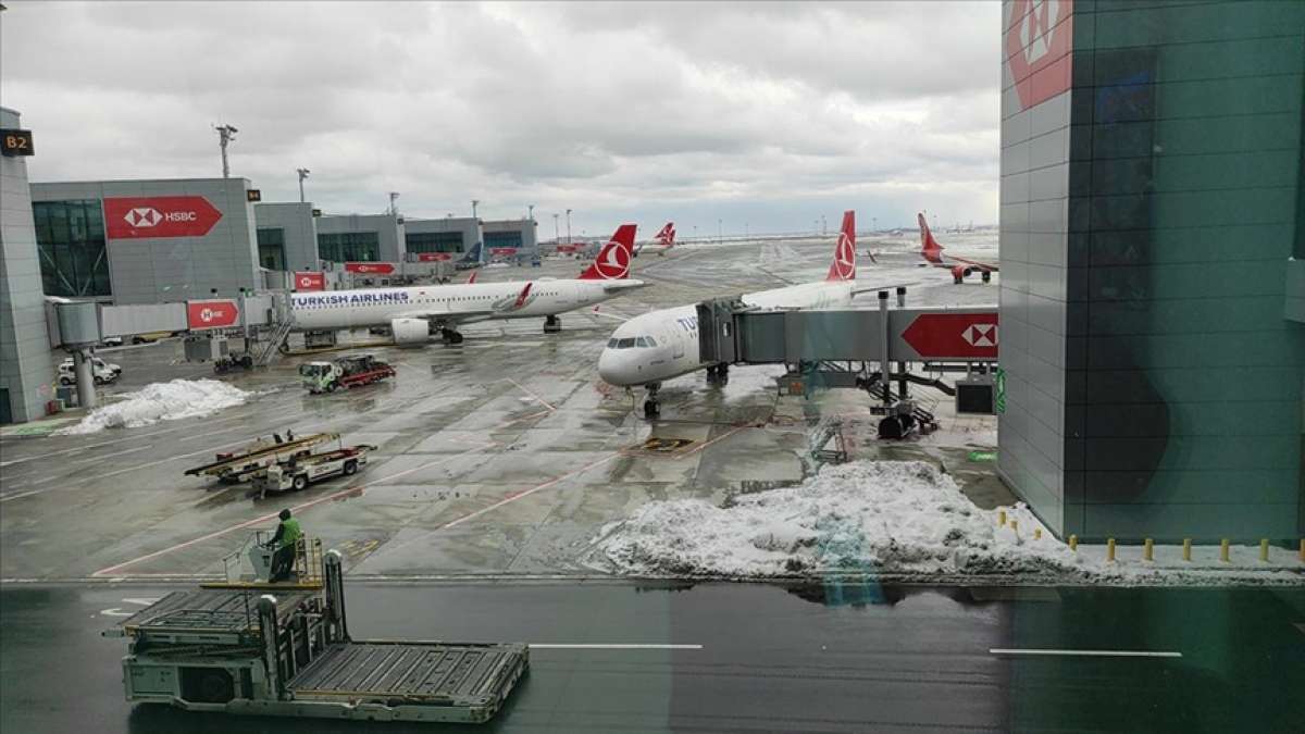 İstanbul Havalimanı'nda buzlanmaya karşı önlemler sürüyor