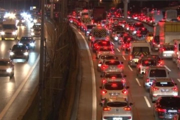 İstanbul’da haftanın ilk gününde trafik yüzde 50’ye ulaştı