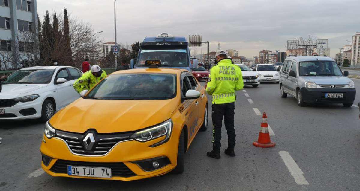 İstanbul'da toplu taşıma araçlarında korona virüs denetimi