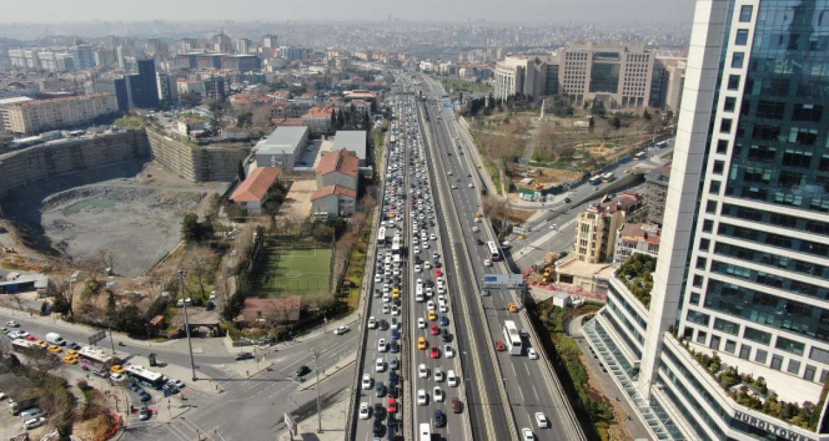 İstanbul'da trafik yoğunluğu yüzde 70'lere çıktı