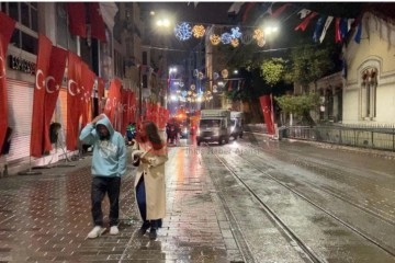 İstiklal Caddesi araç ve yaya trafiğine açıldı