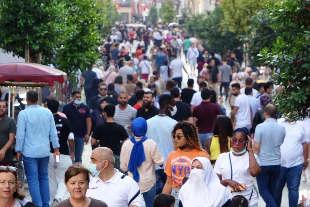 İstiklal Caddesi'nde sokağa çıkma kısıtlaması unutuldu