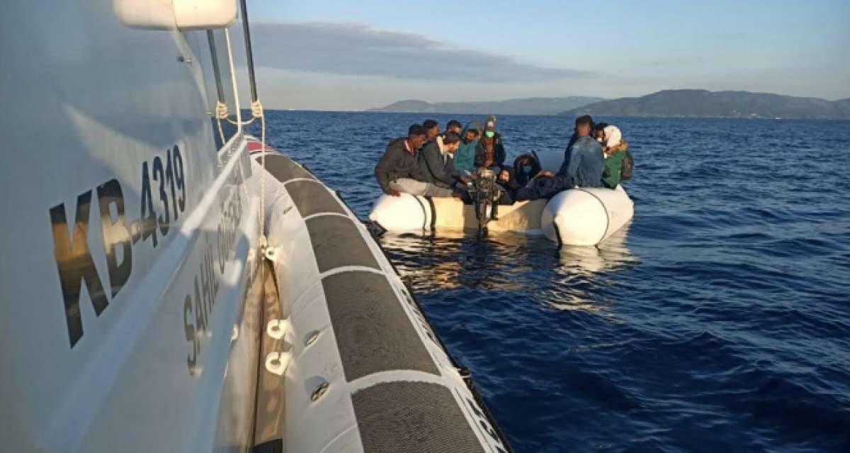 İzmir açıklarında 17 düzensiz göçmen kurtarıldı