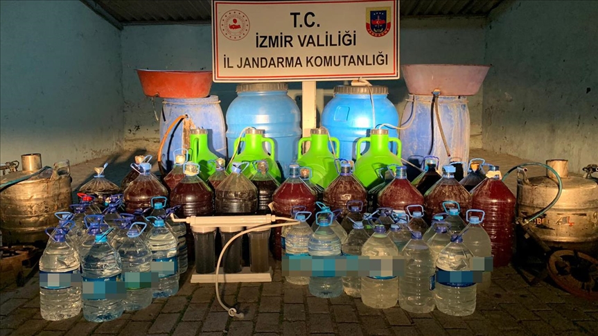 İzmir'de 972 litre kaçak içki ele geçirildi