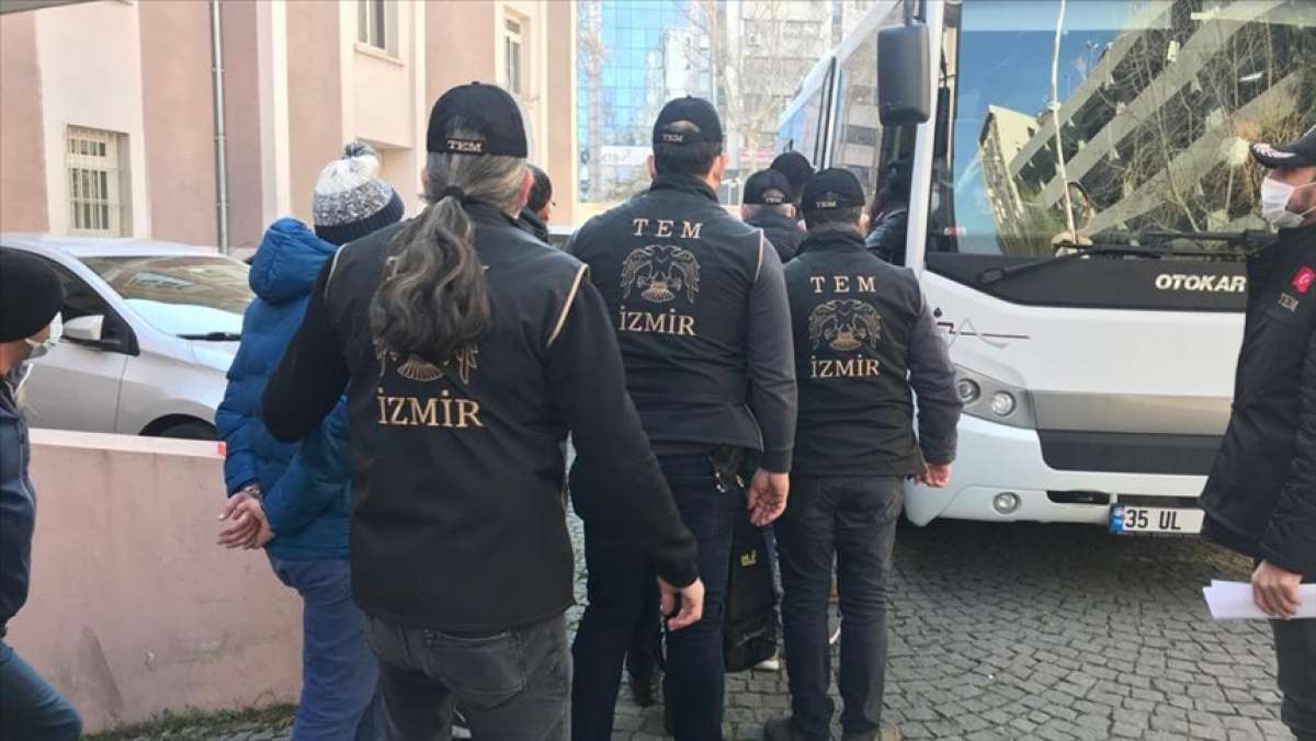 İzmir'de FETÖ operasyonunda 29 şüpheli gözaltına alındı