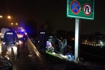 İzmir’de kaza sonrası hurdaya dönen aracın sürücüsü hayatını kaybetti