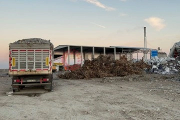 Kamyon şoförü yük götürdüğü fabrikada şüpheli bir şekilde öldü