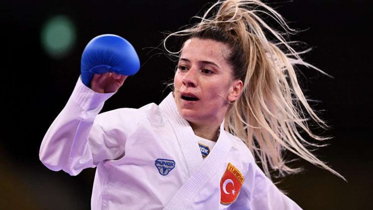 Karatede kadınlar kumite 55 kiloda Serap Özçelik Arapoğlu, grup...