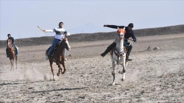 Kars'ta ata sporu 'cirit' köylüler tarafından yaşatılıyor