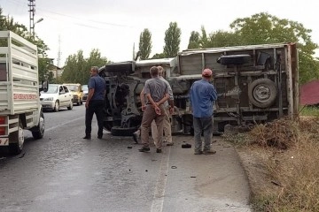 Kayganlaşan yol kaza getirdi