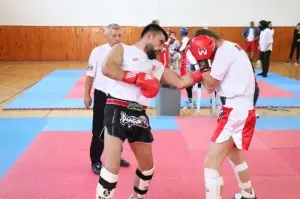 Kick Boks zafer turnuvasında sporcular kıyasıya yarıştı