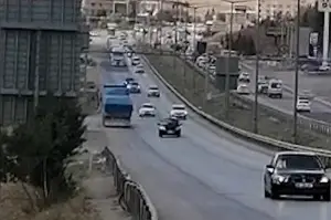 Kilit kavşakta korku dolu anlar: Ters yöne giren tır sürücüsü, trafiği tehlikeye attı