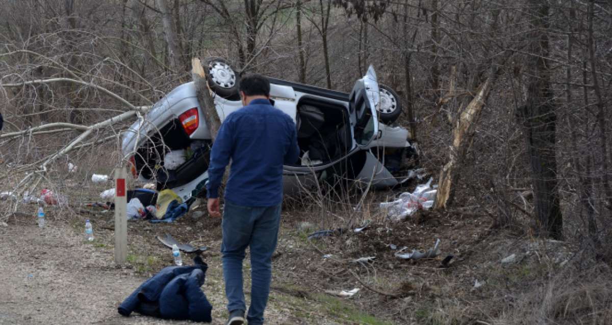 Kontrolden çıkan otomobil şarampole devrildi: 1 kişi hayatını kaybetti 1 yaralı