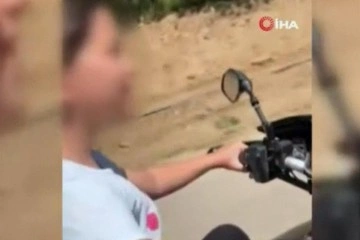 Küçük yaştaki kızına motosiklet kullandırdı, o anları kayda aldı