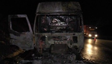 Kuzey Marmara Otoyolu&rsquo;nda metal yüklü tır alev alev yandı