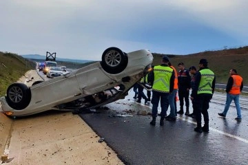 Kuzey Marmara Otoyolu'nda otomobil takla attı: 4 yaralı