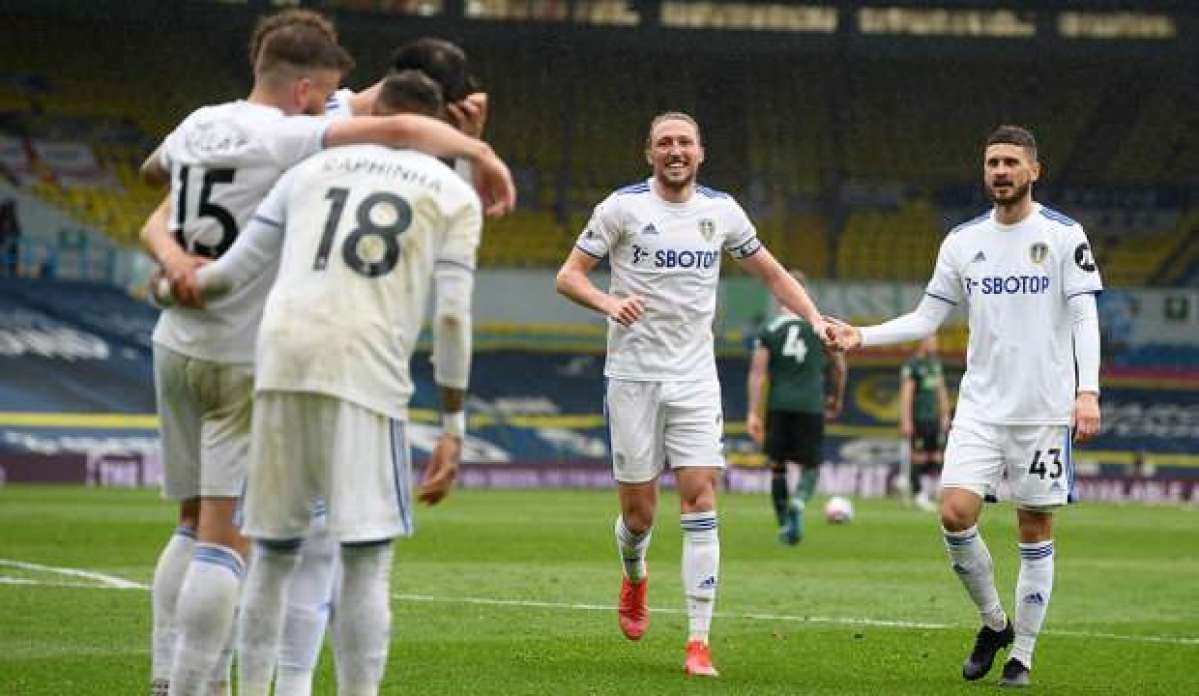 Leeds United evinde Tottenham'ı yıktı geçti