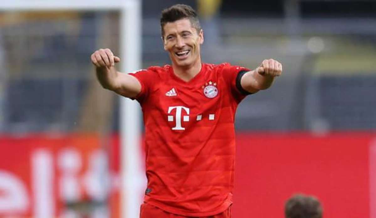 Lewandowski, 49 yıllık Bundesliga gol rekorunu kırdı!