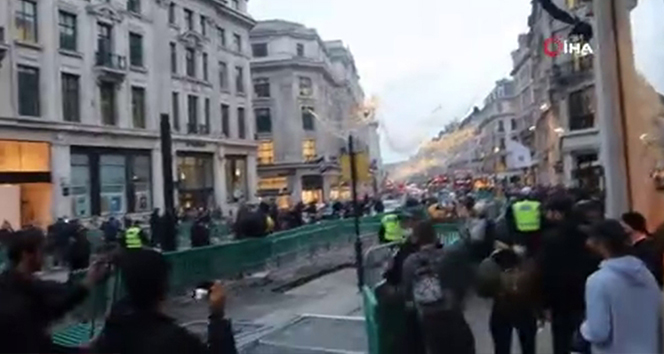 Londra'da aşı karşıtlarından protesto: 60'dan fazla gözaltı