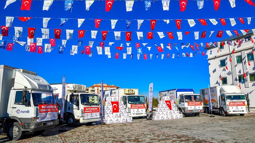 Malatya'da pandemiden etkilenen esnafa 3 bin gıda paketi dağıtıldı