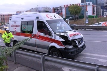 Maltepe’de ambulans ile otomobil çarpıştı: 3’ü sağlık personeli 4 yaralı