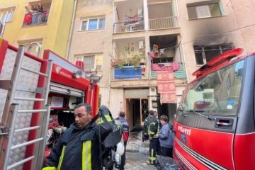 Manisa'da apartman dairesinde yangın: 1’i ağır 6 yaralı